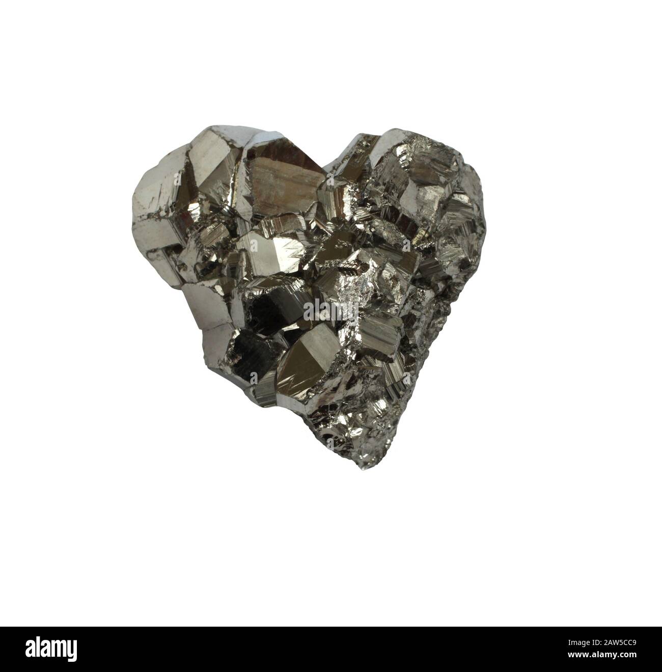 Pyrite minérale en forme de coeur sur fond blanc Banque D'Images