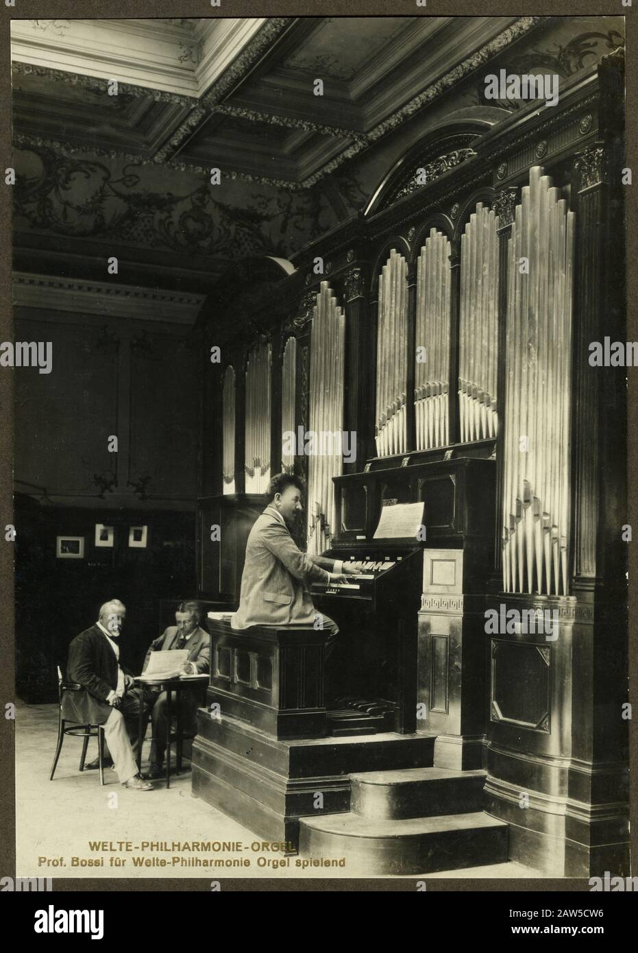 1912 , ALLEMAGNE : le compositeur de musique italienne , improvisateur , et organiste MARIO ENRICO BOSSI ( 1861 - 1925 ), séance d'enregistrement pour le Welte-Philharmo Banque D'Images