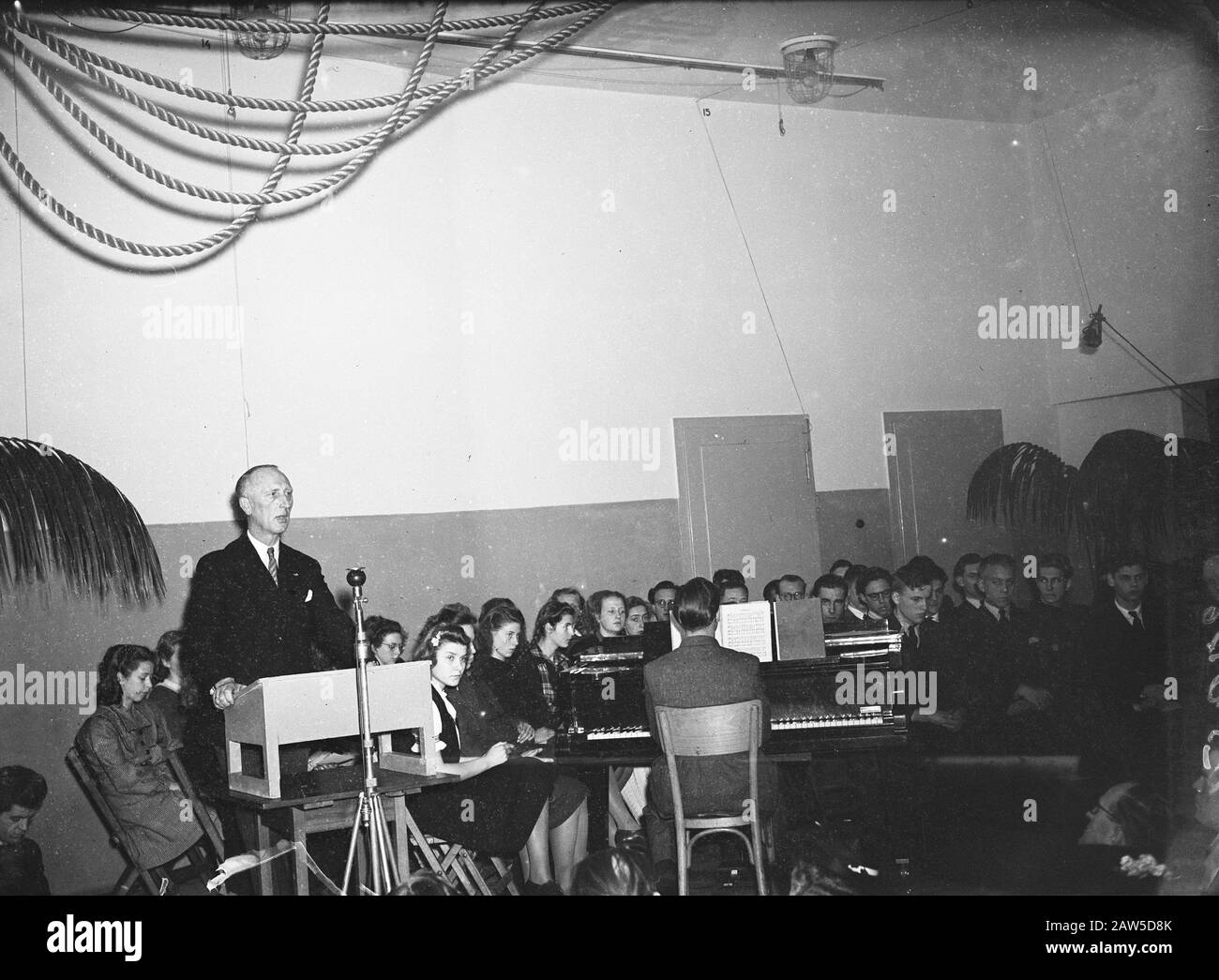 Dévoilement de la pierre les cinq premières années NBS Date : 2 avril 1947 mots clés : Divulgation, PIERRE Nom de l'institution : NBS Banque D'Images