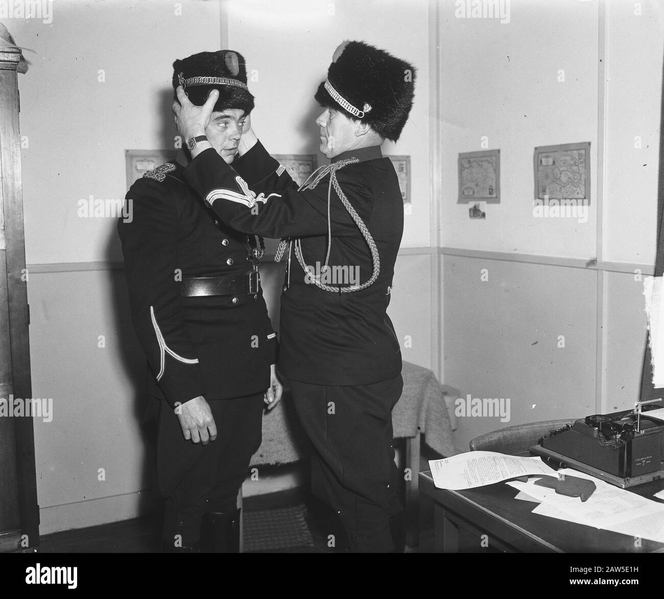 Kolbakken Pour La Police Militaire À Nieuwersluis Date : 24 Octobre 1949 Lieu : Nieuwersluis Nom De L'Établissement : Police Militaire Royale Banque D'Images