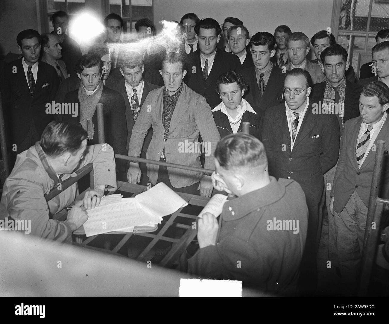 Prisonnier de guerre néerlandais de retour de Russie à Amersfoort Annotation: Personnes impliquées qui avaient été dans le service militaire allemand Date: 11 novembre 1950 lieu: Amersfoort mots clés: Prisonnier de guerre, rapatriement Banque D'Images
