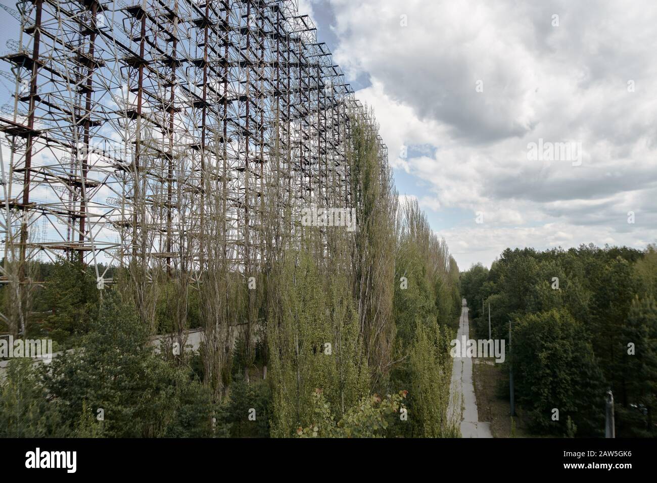 Grand champ de l'antenne. Système radar soviétique Duga à Tchernobyl. La défense antimissiles ABM. Domaine de l'antenne, au-delà de l'horizon radar. O Militaire Banque D'Images