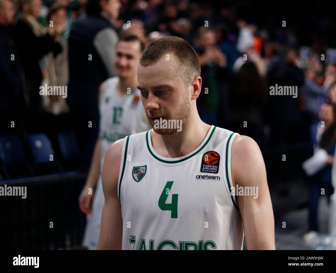 Istanbul / TURQUIE - 7 FÉVRIER 2020: Lukas Lekavicius après Euroligue 2019-20 Round 24 jeu de basket-ball entre Anadolu Efes et Zaggiris Kaunas à Sinan Erdem Dome. Banque D'Images