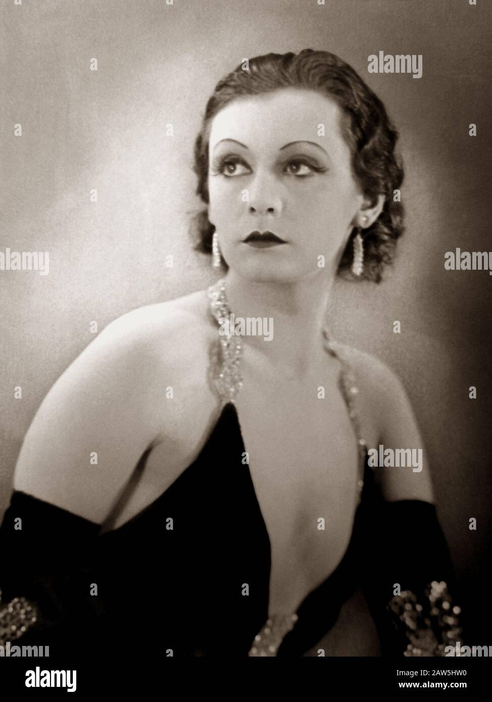 1931 CA , ALLEMAGNE : la célèbre actrice et chanteuse suédoise ZARAH LEANDER ( 1907 - 1981 ) - ATTRICE - FILM - CINÉMA - portrait - rit Banque D'Images