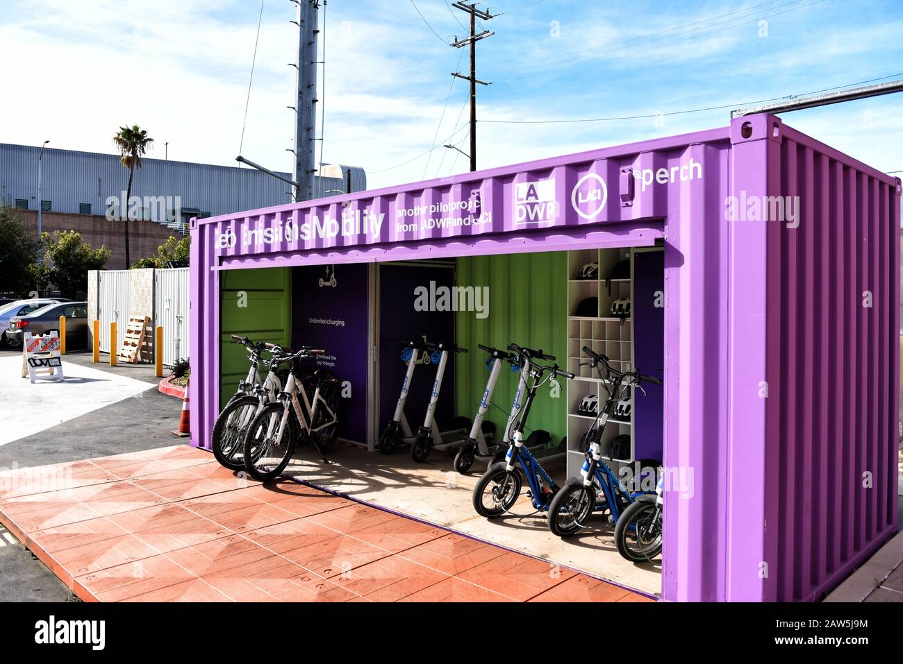 Los ANGELES, CALIFORNIE - 05 FÉVRIER 2020: Le Fonds de projet de mobilité zéro émission est déployé dans les communautés défavorisées de toute la ville. Banque D'Images