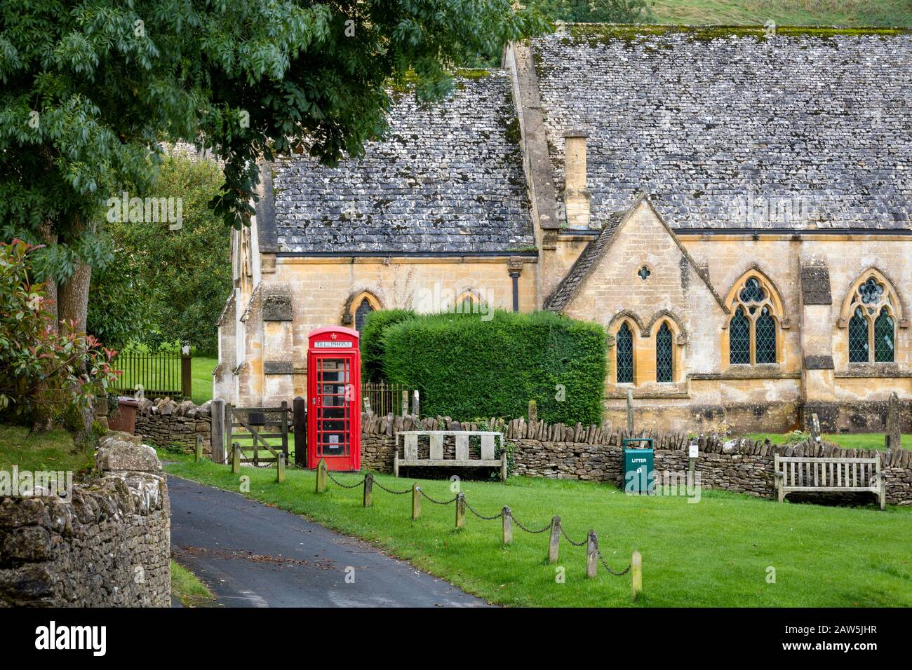 Église Saint Barnabas dans le village des Cotswolds de Snowshill, Gloucestershire, Angleterre, Royaume-Uni Banque D'Images