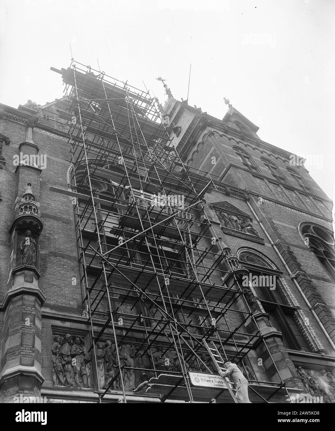 Réparations nettoyage des fenêtres Rijksmuseum Date : 28 mai 1953 mots clés : Windows, RÉPARATION, NETTOYAGE Nom de l'établissement : Musée national Banque D'Images