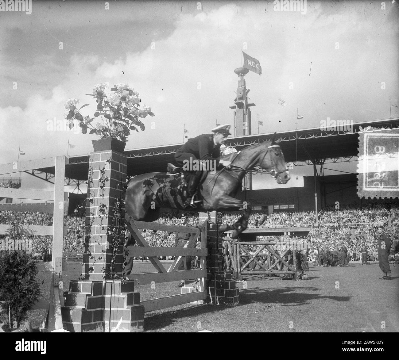 Jour olympique Amsterdam cheval sauté Date: 31 mai 1953 lieu: Amsterdam, Noord-Holland mots clés: Equestrian, sport Banque D'Images