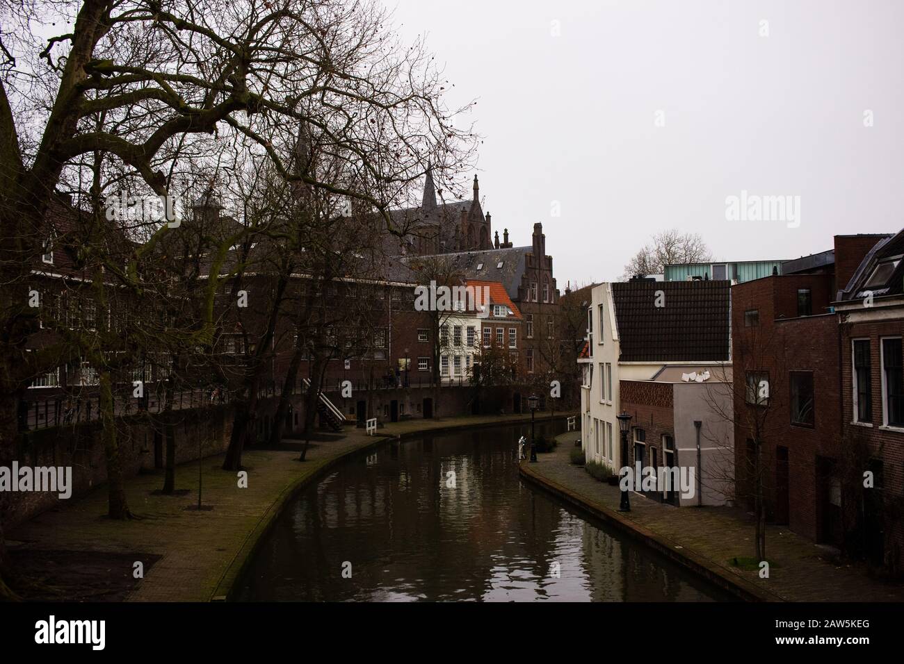 Utrecht, PAYS-BAS - 26/1/20 - vue sur un canal naturel Banque D'Images