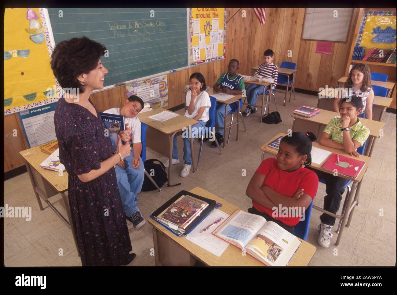 Austin, Texas: Enseignant de quatrième année et étudiants en classe. ©Bob Daemmrich Banque D'Images