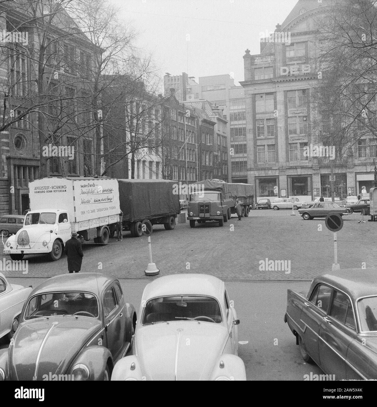 Emergency Store on Koopmansbeurs for C and A start date: March 11, 1963 mots clés: Emergency Shops Nom de l'établissement: C & A, Koopmansbeurs Banque D'Images