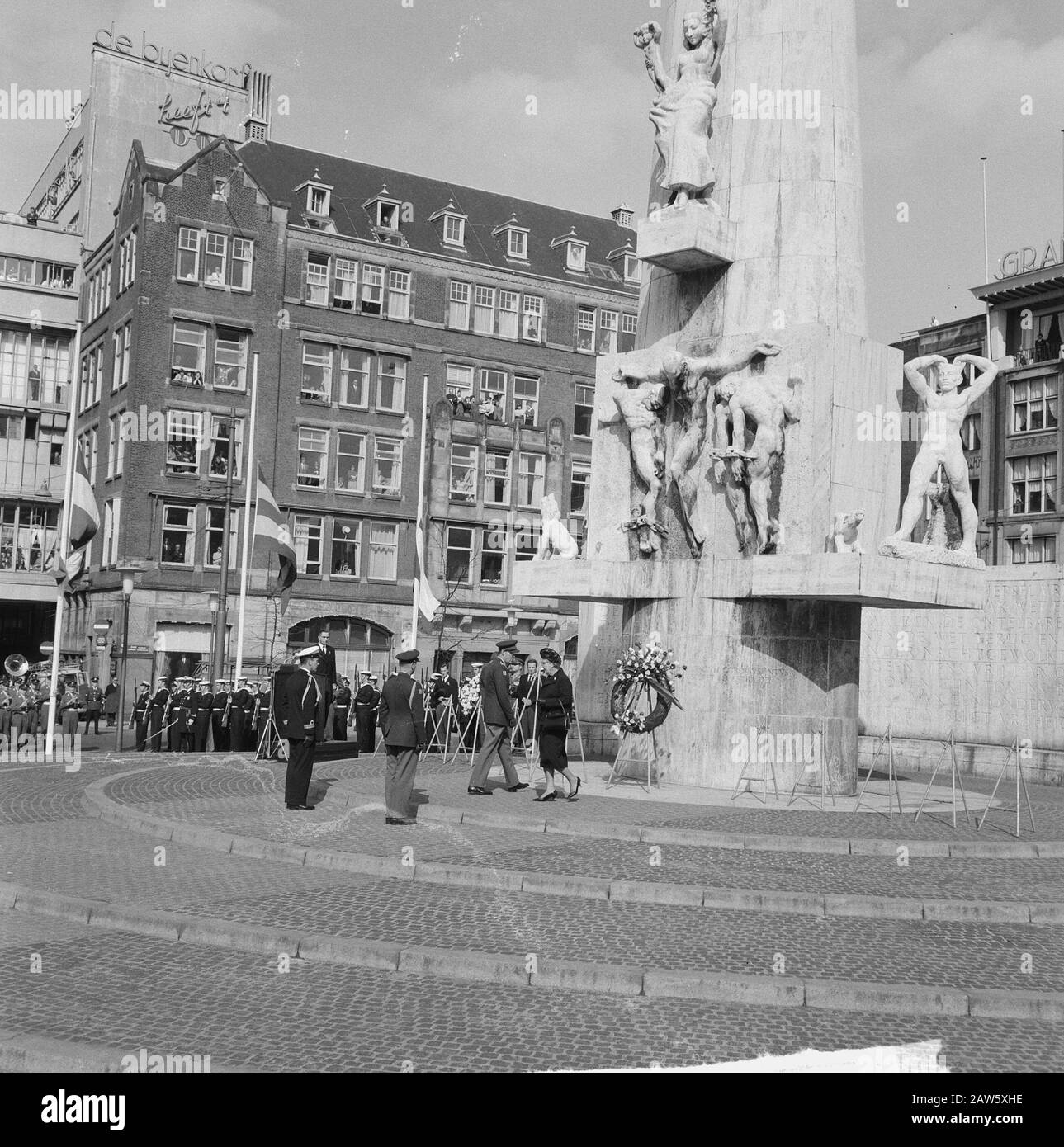 Mémorial national sur le barrage, couronnes Date : 4 mai 1964 mots clés : commémorations, pose de couronnes Banque D'Images