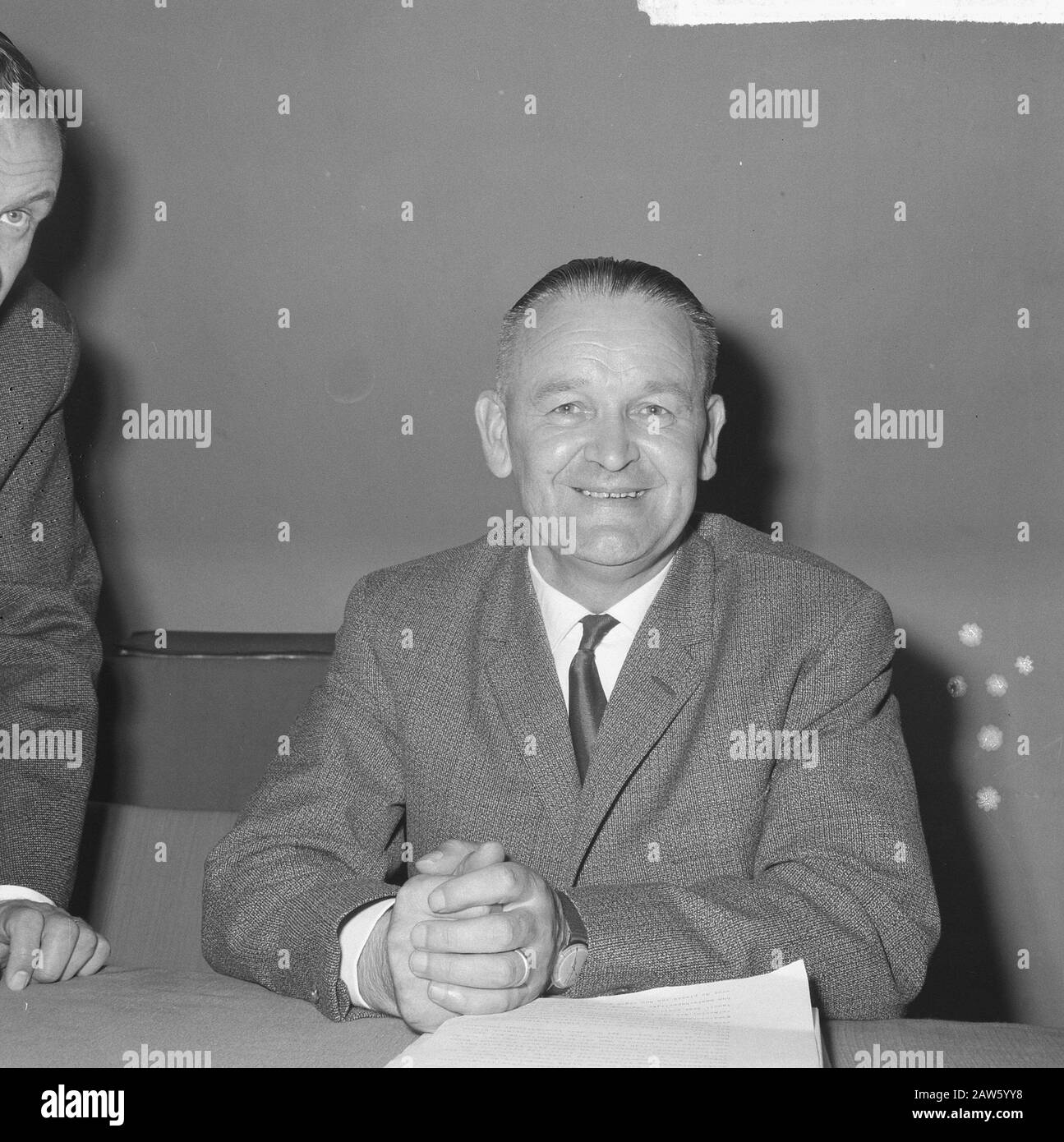 Délégation parlementaire néerlandaise à Moscou, F. van Bakel (secrétaire) Date: 21 juin 1965 lieu: Moscou mots clés: Délégations, secrétaires Nom De La Personne: F. van Bakel : Nijs, Jac. The / Anefo Titulaire du droit d'auteur: Archives nationales Type de matériel: Négatif (noir / blanc) numéro d'inventaire: Voir accès 2.24.01.03 Banque D'Images