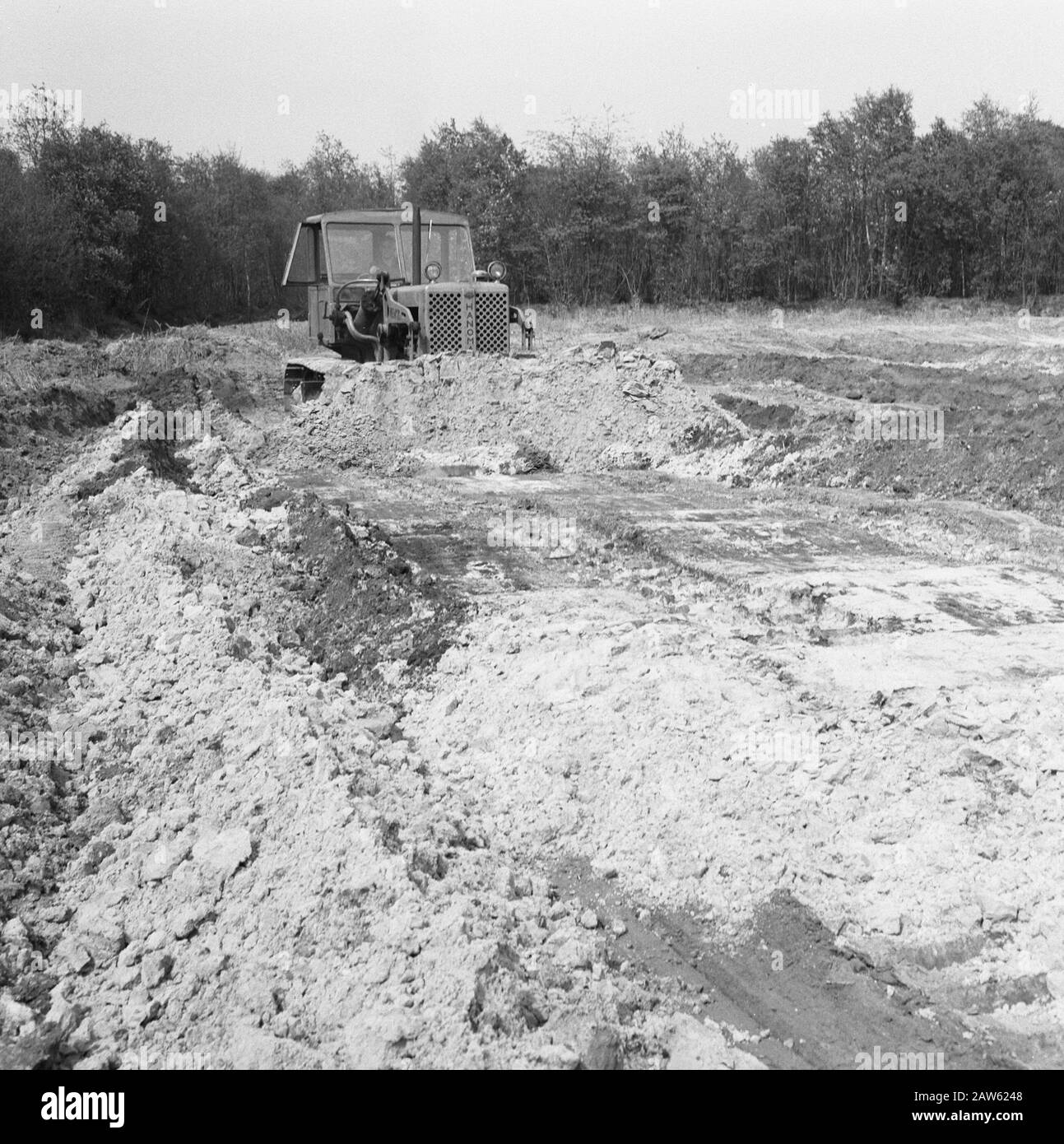 Zones de loisirs, aéroports, etc., camping de construction, travailleurs, bulldozers Date: Mai 1960 lieu: Havelte mots clés: Camping de construction, travailleurs, bulldozers, aires de loisirs, aéroports, etc. Titulaire du droit d'auteur: Archives nationales Type de matériel: Négatif (noir / blanc) numéro d'inventaire: Voir accès 2.24.06.02 Banque D'Images