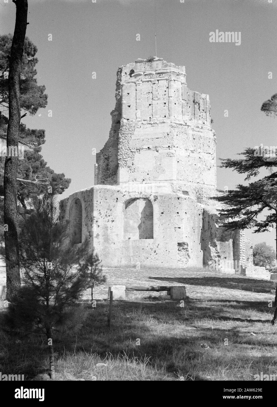 Voyage en France la Tour Magne Date: Septembre 1935 lieu: France, Nîmes mots clés: Archéologie, architecture, ruines, tours Banque D'Images