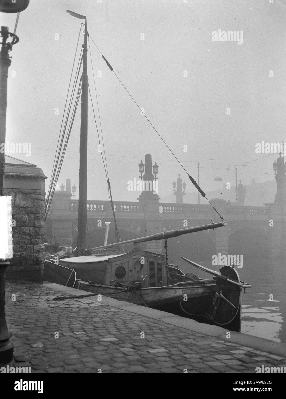 Brouillard Matinal À Amsterdam À La Maison Haute Date: 5 Janvier 1949 Lieu: Amsterdam, Noord-Holland Banque D'Images