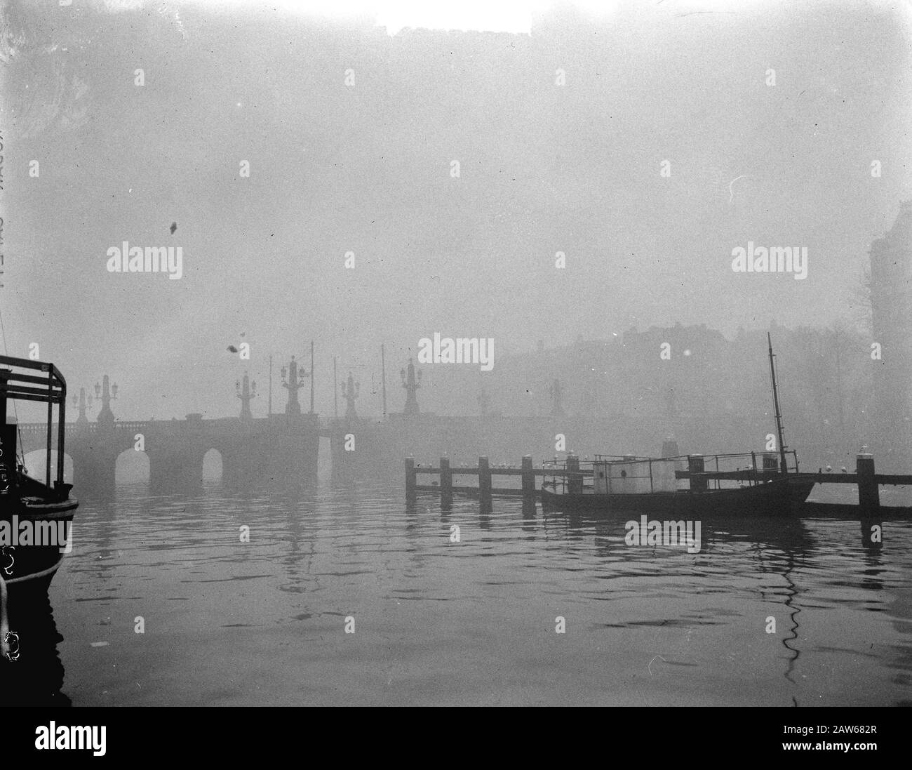 Brouillard Matinal À Amsterdam À La Maison Haute Date: 5 Janvier 1949 Lieu: Amsterdam, Noord-Holland Banque D'Images