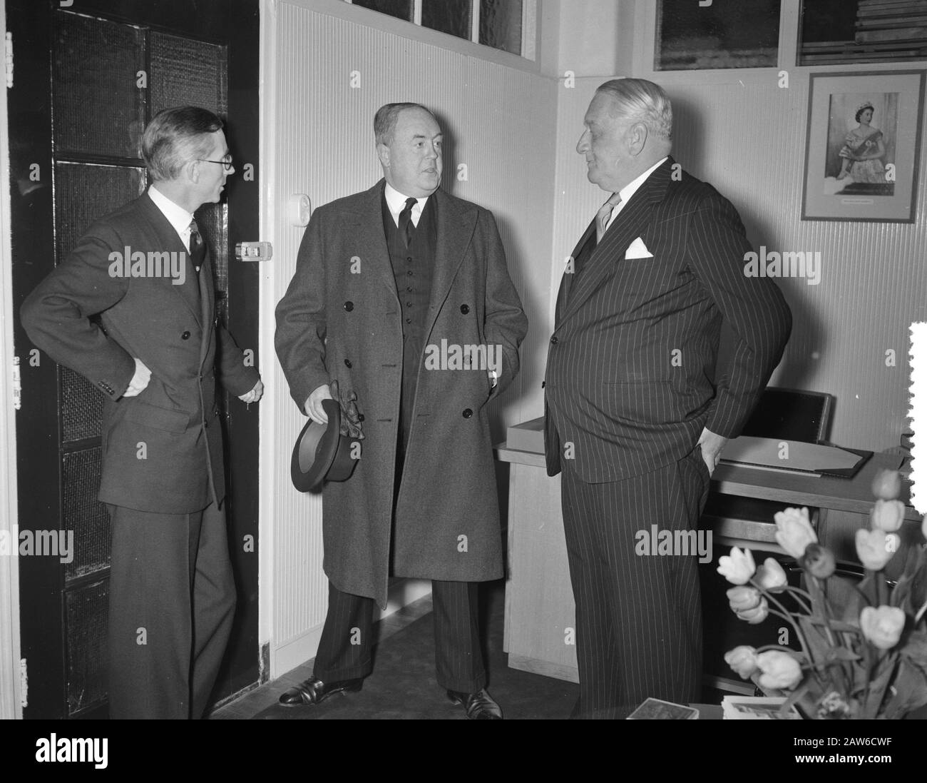 Ouverture de l'office de tourisme britannique Hirsch Amsterdam par Paul Mason Date: 4 avril 1956 lieu: Amsterdam, Noord-Holland mots clés: Ouvertures, agences de tourisme Nom De La Personne: Hirsch, Mason, Paul : Rossem, Wim van / Anefo Copyright Holder: National Archives Type de matériel: Négatif (noir / blanc) numéro d'inventaire: Voir accès 2.24.01.04 Banque D'Images