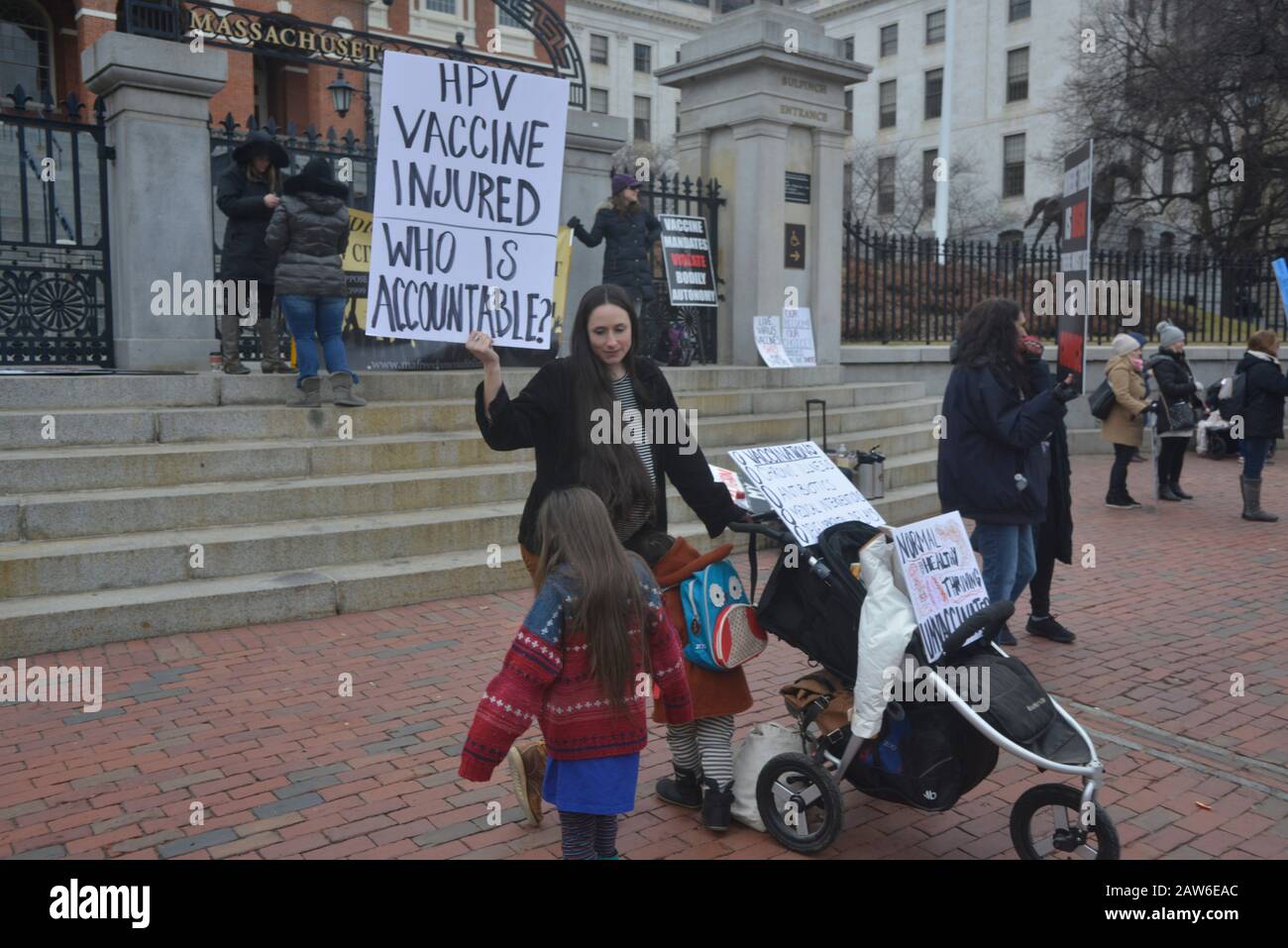 Boston, Massachusetts, États-Unis. 4 février 2020. Les promoteurs anti-vaccins démontrent à la maison d'État du Massachusetts à Boston crédit: Kenneth Martin/ZUMA Wire/Alay Live News Banque D'Images