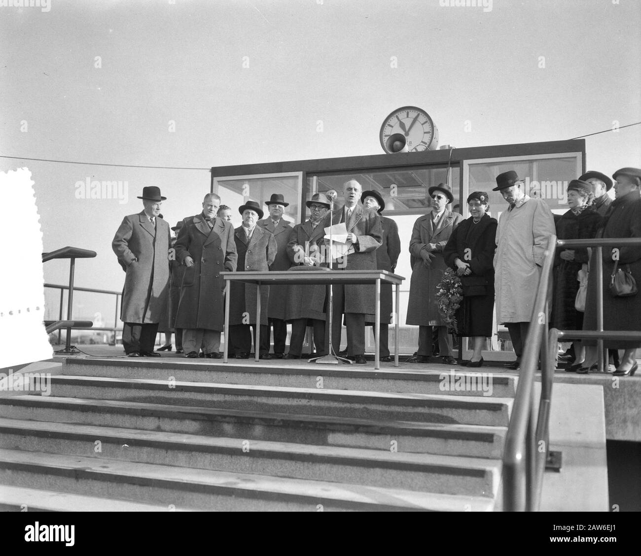 Ouverture du troisième service de ferry (Tasmanstraat) Amsterdam by Bram van Wyck Date : 4 février 1957 lieu : Amsterdam, Noord-Holland mots clés : ouvertures Nom De La Personne : Bram van Wijck Banque D'Images