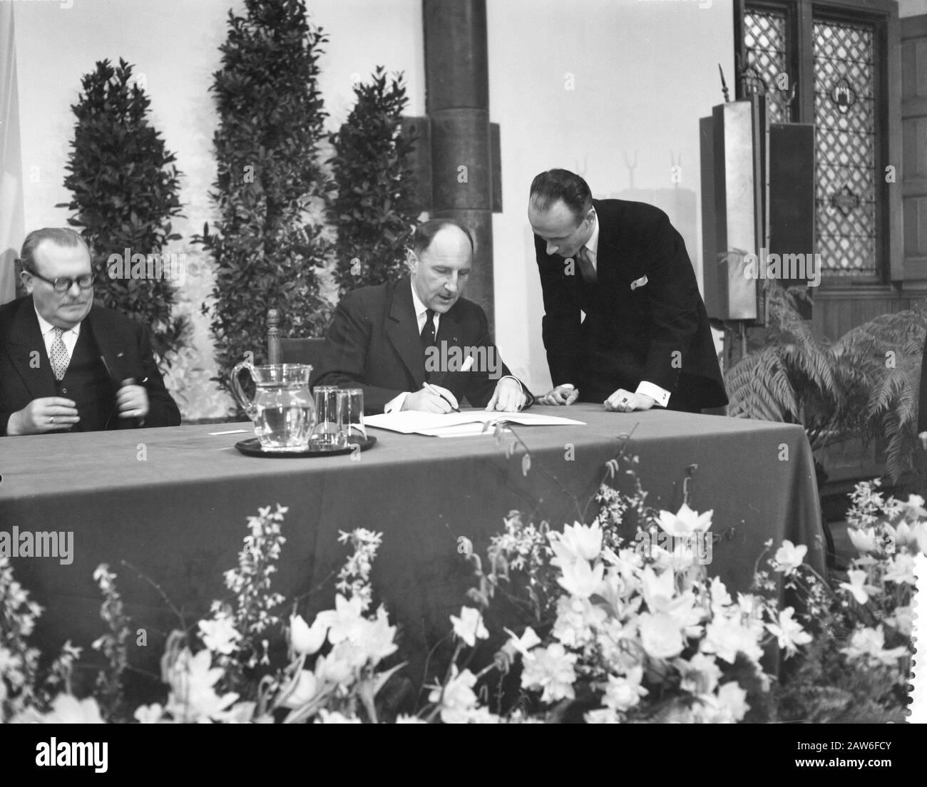 Ministre Lun Date : 3 Février 1958 Lieu : La Haye, Zuid-Holland Nom De La Personne : Lun, Jamh, Lun, Joseph Banque D'Images