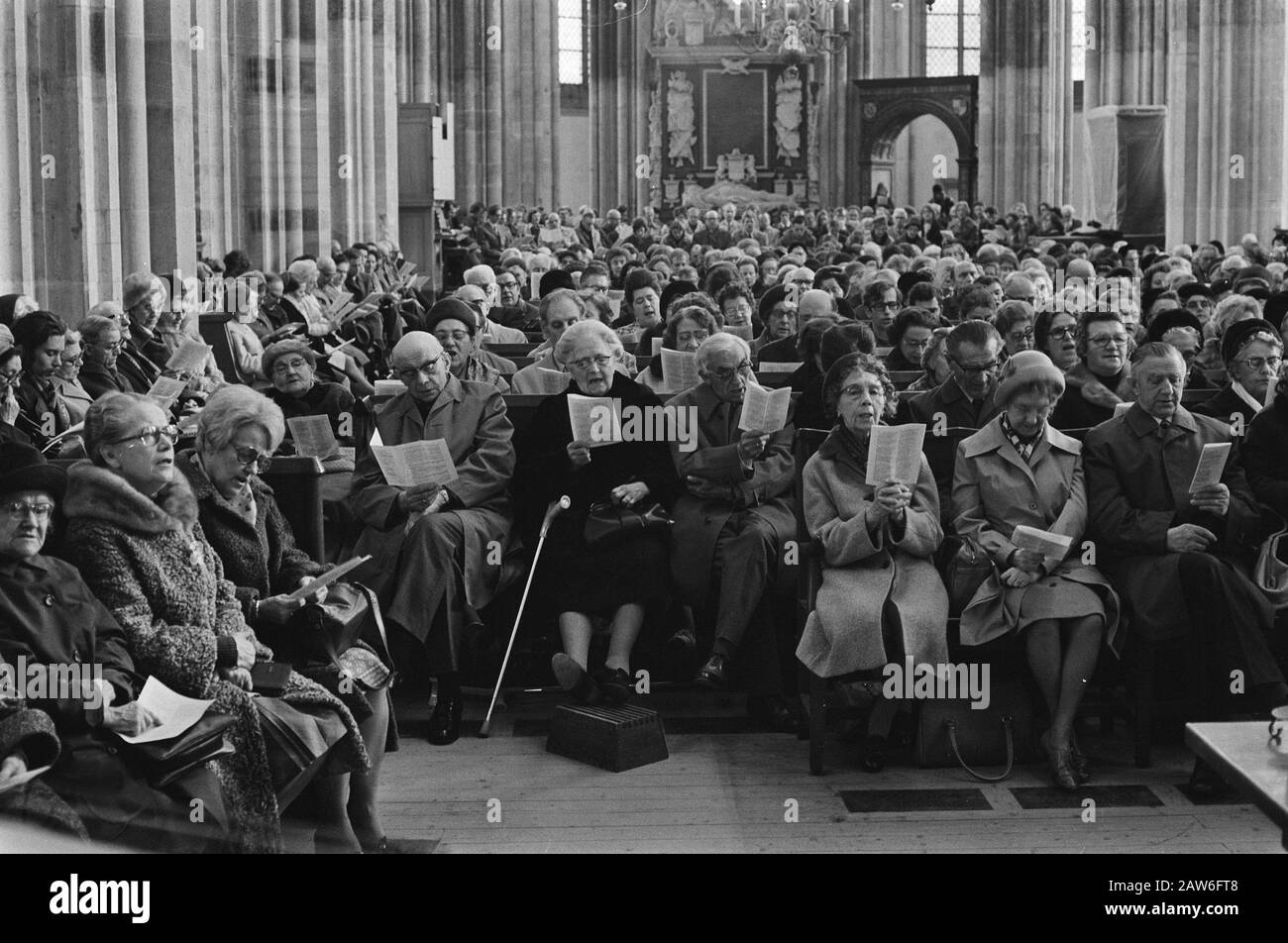 Journée nationale de prière pour Israël dans la cathédrale d'Utrecht; aperçu de la réunion Date: 8 mars 1975 lieu: Utrecht mots clés: Réunions, commentaires Nom de l'institution: Cathédrale Banque D'Images