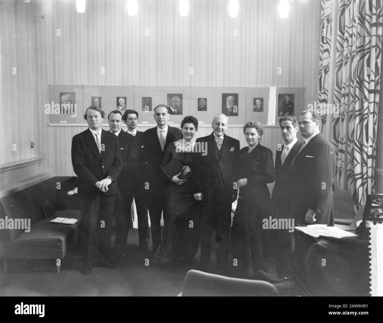 Renforcement de la Passion de Saint-Matthieu, v.l.n.n. Piet Van Egmond, Richard Lewis, Hans Wilbrink, Heinz Rehfuz Hilde Rossl Dr. A. Van Der Horst Date : 22 Mars 1959 Nom De La Personne : Dr. A. Van Der Horst Banque D'Images