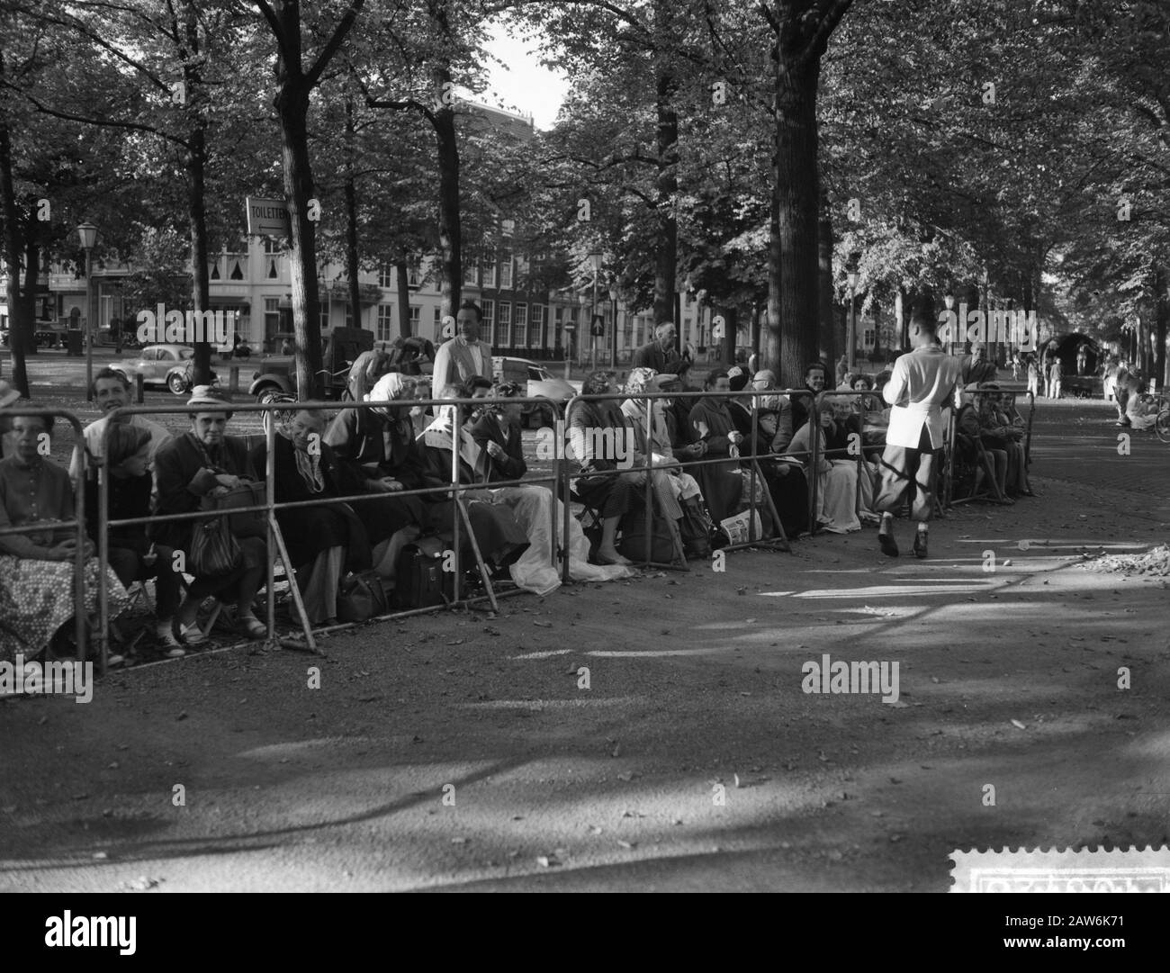 Ouverture du Parlement, les premières personnes en place au Palais Lange Voorhout Date : 15 septembre 1959 mots clés : personnes, Ouvertures Nom de l'institution : Lange Voorhout Banque D'Images