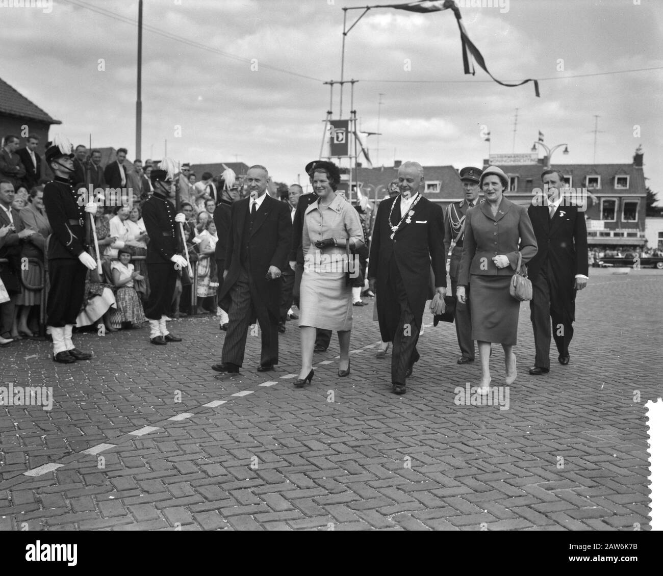 Dévoilement du monument à la 101ème Division aéroportée à Veghel par la princesse Irene Date: 17 septembre 1959 lieu: Noord-Brabant, Veghel mots clés: Révélations, monuments de guerre Nom De La Personne Irene (princesse Pays-Bas) Banque D'Images