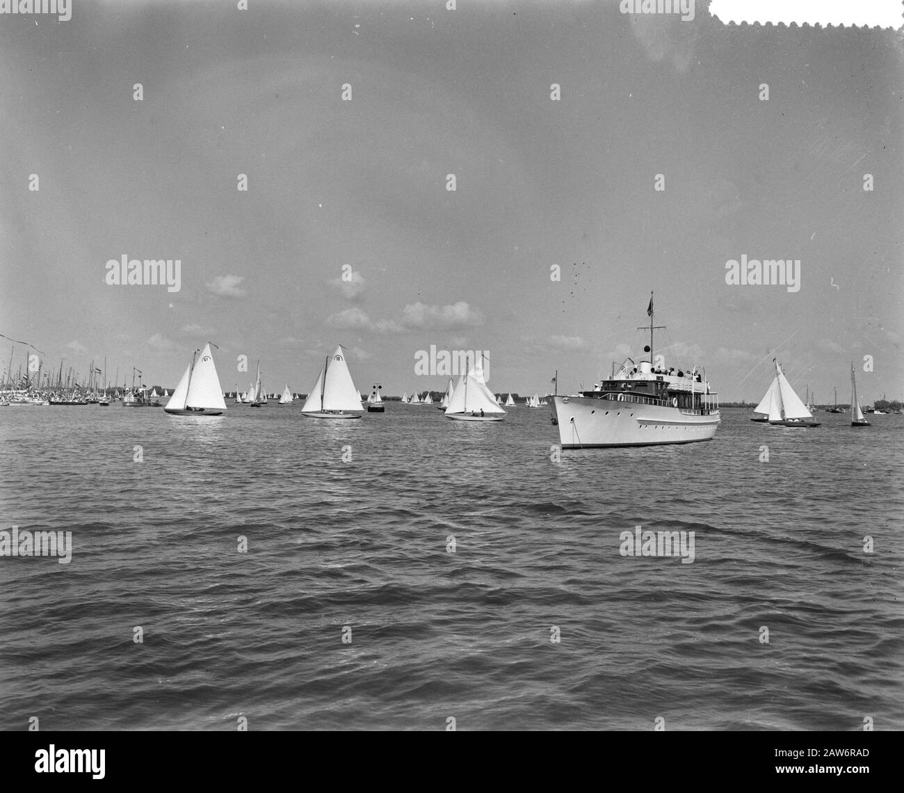 La Reine Juliana et la princesse Marijke et Marguerite assistent à l'amiral Sailing Date: 17 juillet 1960 mots clés: Voiliers Banque D'Images