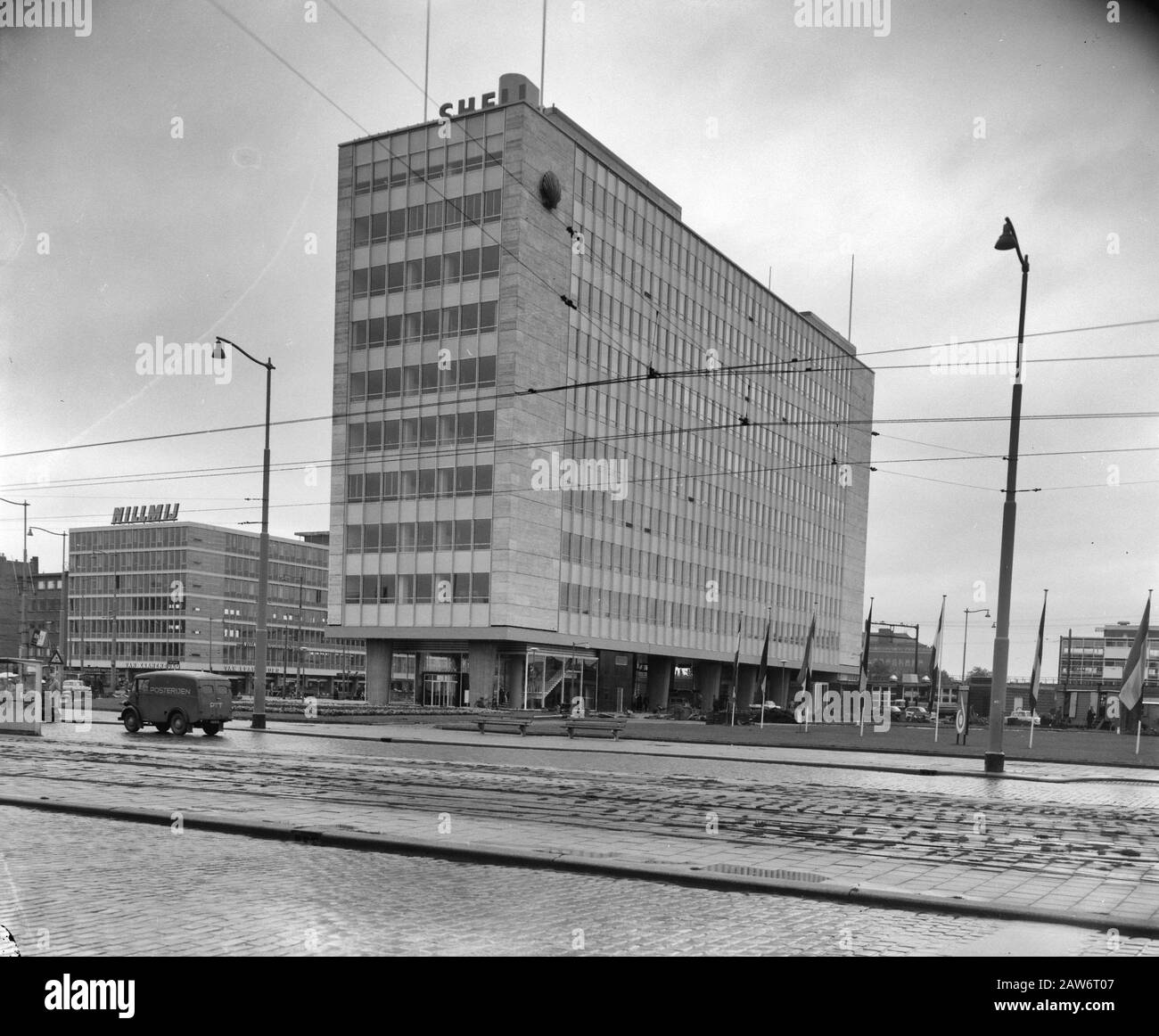 Ouverture du nouveau siège de Shell à la Hofplein Rotterdam Date : 13 août 1960 lieu : Rotterdam, Hollande-Méridionale mots clés : architecture, bâtiments, siège Nom de l'institution : shell Banque D'Images