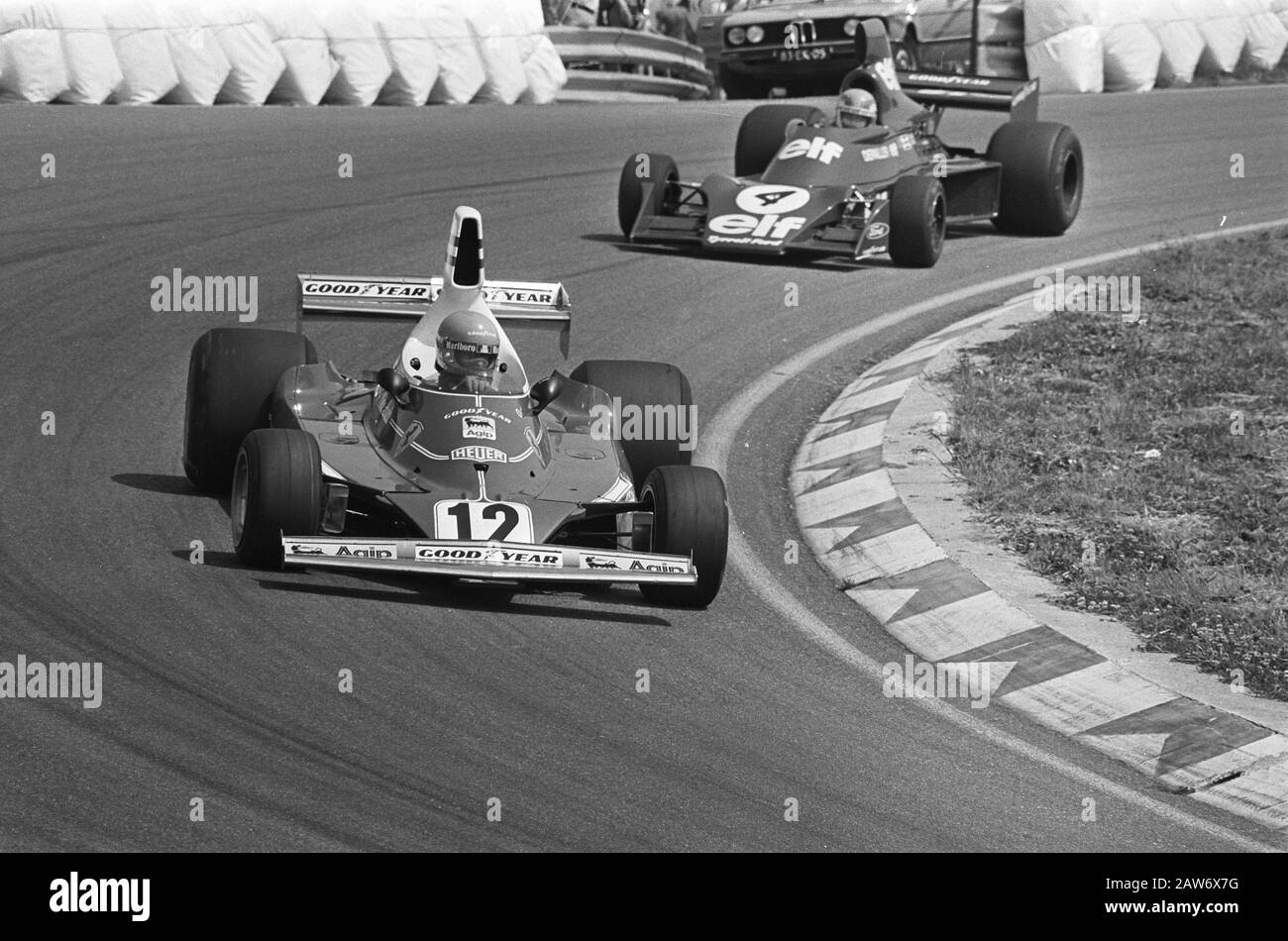 Niki Lauda (12), Patrick Detailler (4) et Emerson Fittipaldi (1) pendant la formation .; Banque D'Images