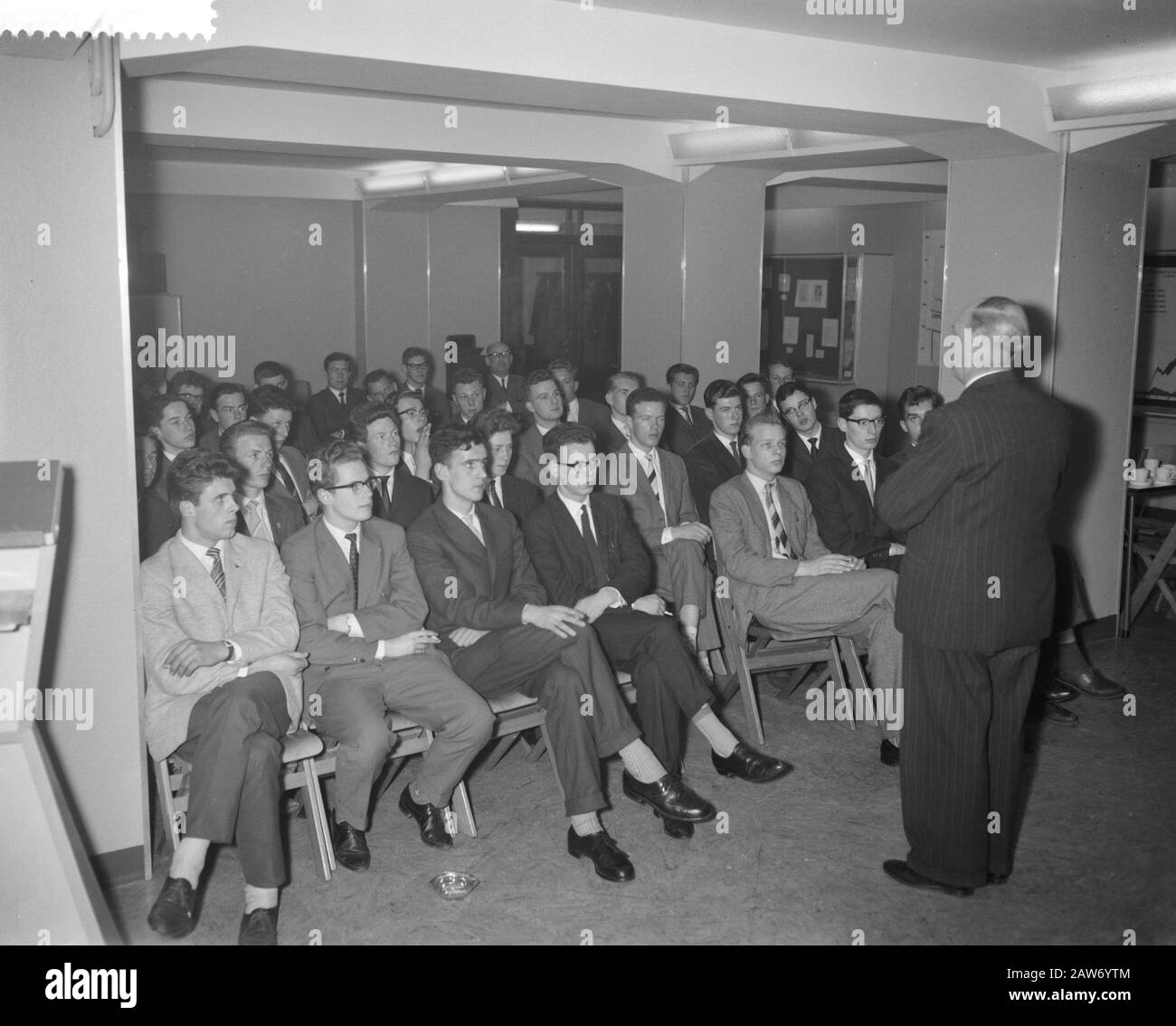 Emploi Réf. De titres Date : 7 mars 1961 mots clés : titres, contrats Banque D'Images