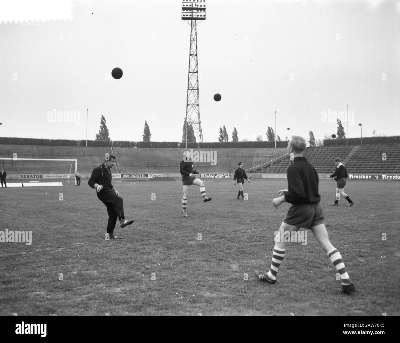Formation finale équipe néerlandaise Date: 25 avril 1961 mots clés: Équipes, sports, football Banque D'Images