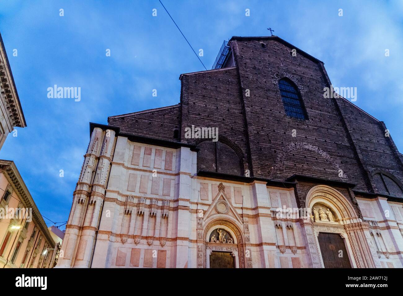 Heure Bleue À La Basilique San Petronio, Place Piazza Maggiore, Bologne, Italie Banque D'Images