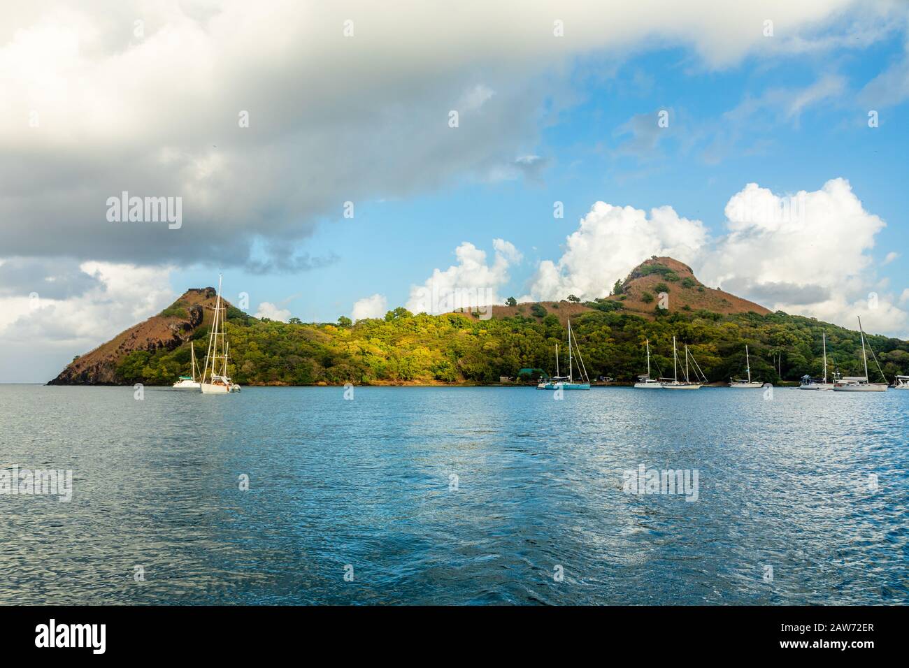 Bateaux amarrés à l'île Pigeon, la baie Rodney, Sainte-Lucie, mer des Caraïbes Banque D'Images