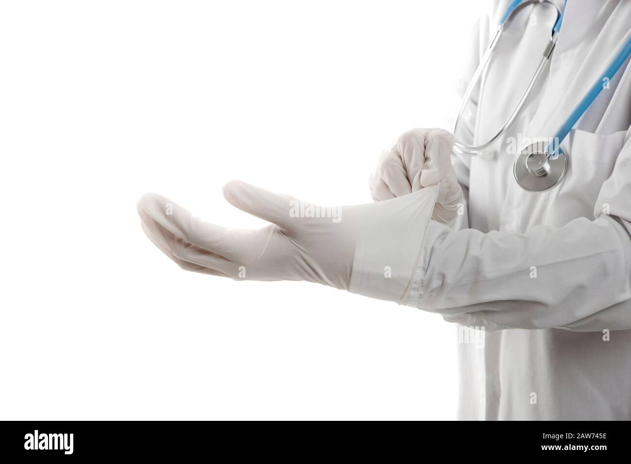 Médecin de gros plan portant des gants isolés sur fond blanc. Promouvoir les gens utiliser le masque facial pour se protéger de l'infection virale à Corona viru Banque D'Images