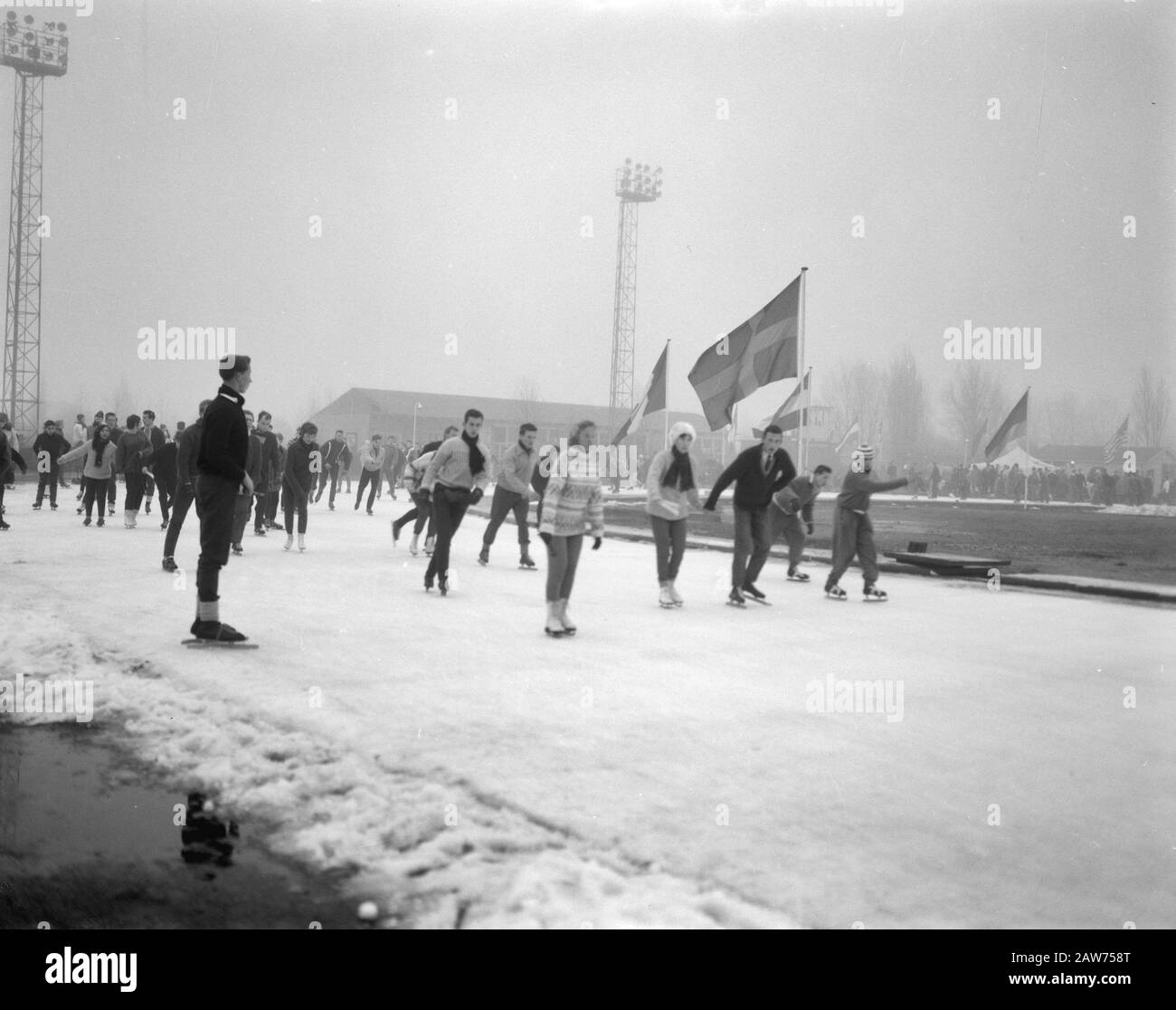 Ouverture de la patinoire Jaap Eden Amsterdam. Foules Sur La Piste Date : 10 Décembre 1961 Lieu : Amsterdam, Noord-Holland Mots Clés : Ouvertures Banque D'Images