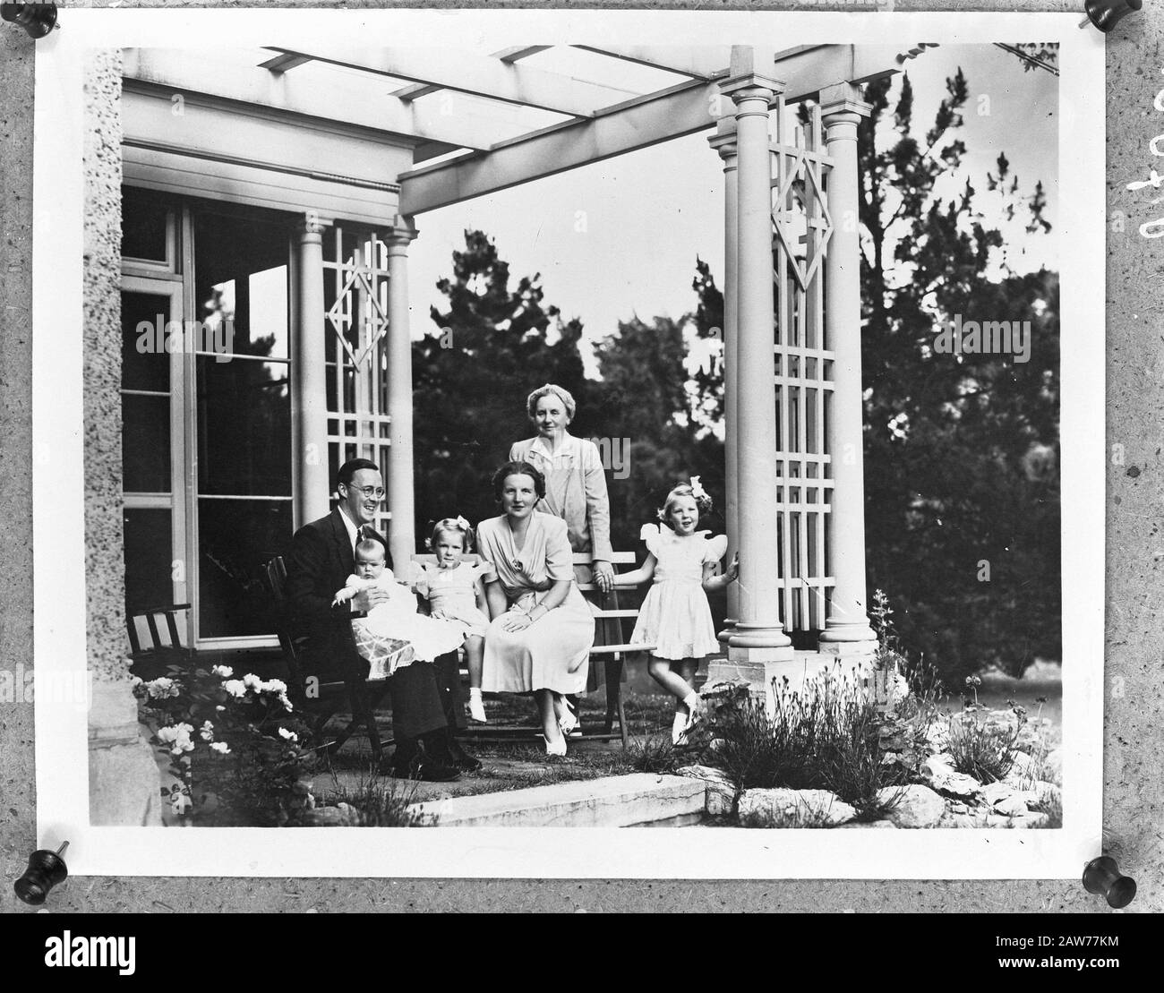 Famille royale [famille royale rassemblée en été la reine Wilhelmina aux États-Unis] Annotation: Repro Negative Date: 1945 mots clés: Maison royale Banque D'Images