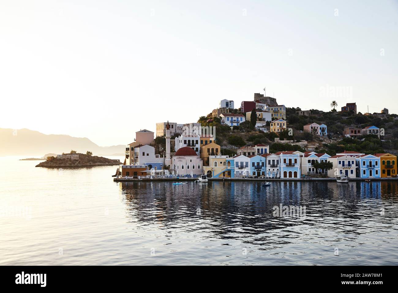 Vue sur le port. Ile de Kastellorizo, Grèce Banque D'Images