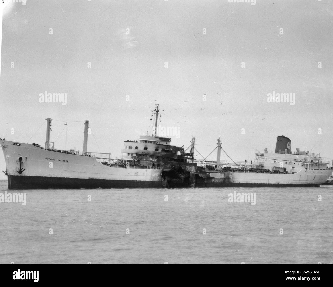Le tonnerre olympique en collision avec un pétrolier Date : 1 mai 1962 mots clés : collisions, pétroliers Banque D'Images