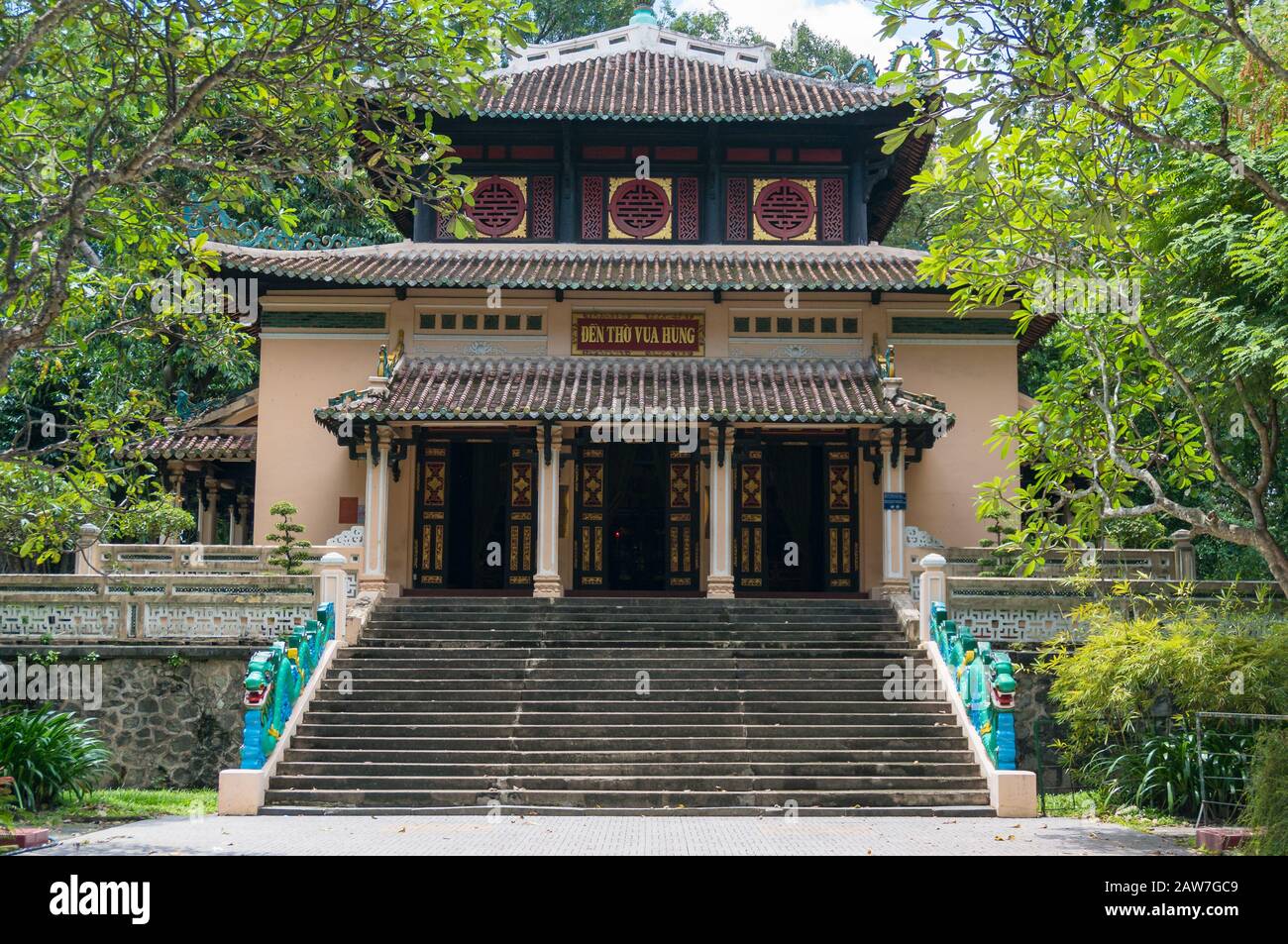 Ho Chi Minh City, Vietnam - 24 août 2017 : bâtiment du Temple dans un style d'architecture asiatique traditionnelle au zoo et au jardin botanique du Vietnam Banque D'Images