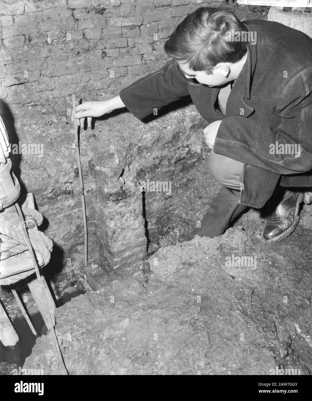 La plus ancienne maison-fondation trouvée à Bagijnhof 6 à Amsterdam Date: 20 décembre 1962 lieu: Amsterdam, Noord-Holland mots clés: Bases, MAISONS Banque D'Images
