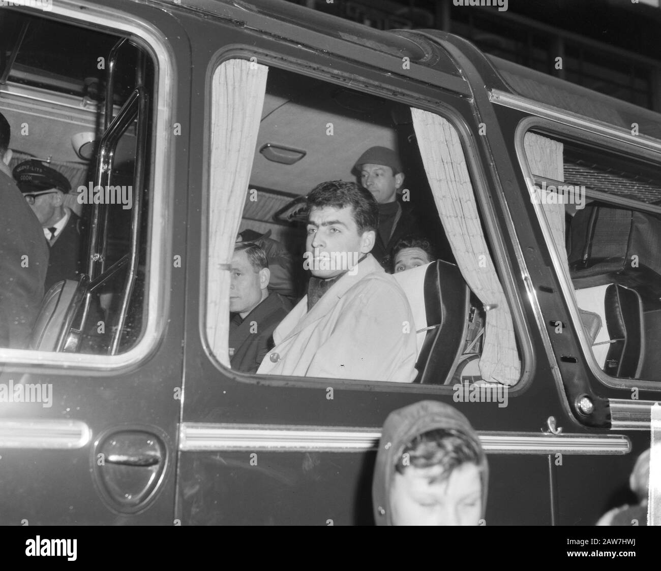 Reims à Rotterdam, équipe d'arrivée, Colonna et Kopa Date : 12 mars 1963 lieu : Reims, Rotterdam mots clés : arrivées, équipes Nom De La Personne : Kopa Banque D'Images