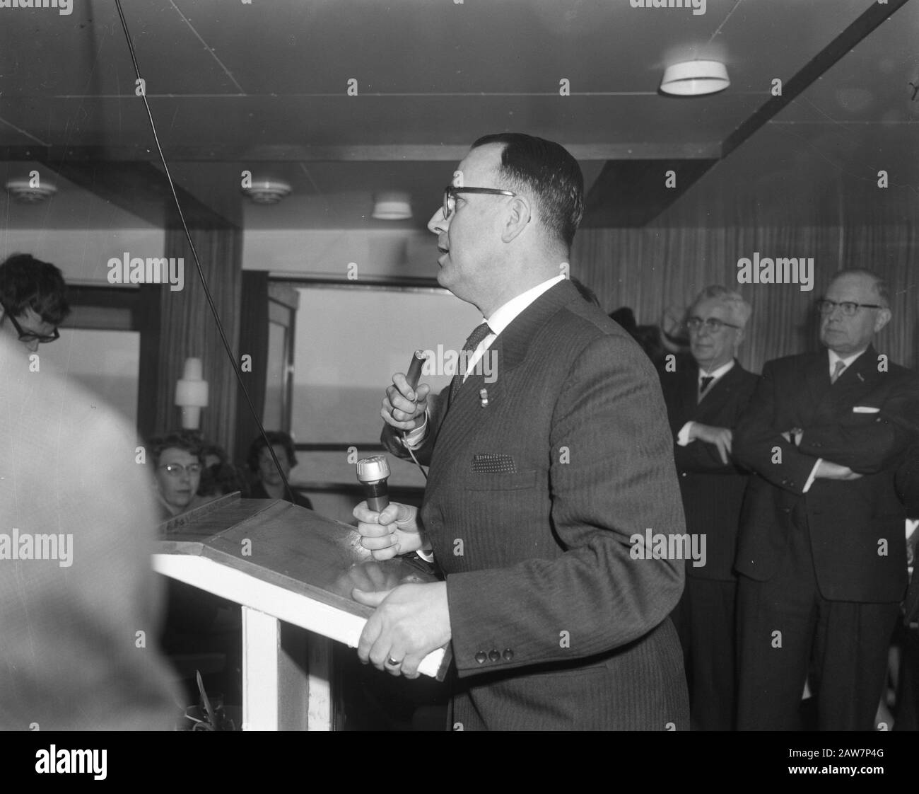 Mission Zaanlandse Shipbuilding me The Marsdiep durant les essais en mer, invités à bord Date: 18 mars 1964 mots clés: Invité, tests de navigation Nom de l'institution: Zaanlandse Scheepsbouwmaatschappij Banque D'Images