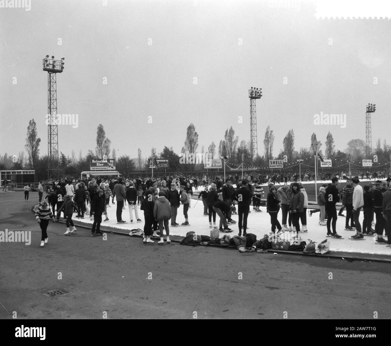 Ouverture De La Patinoire Jaap Eden Date : 28 Octobre 1964 Mots Clés : Ouvertures, Patineurs Banque D'Images