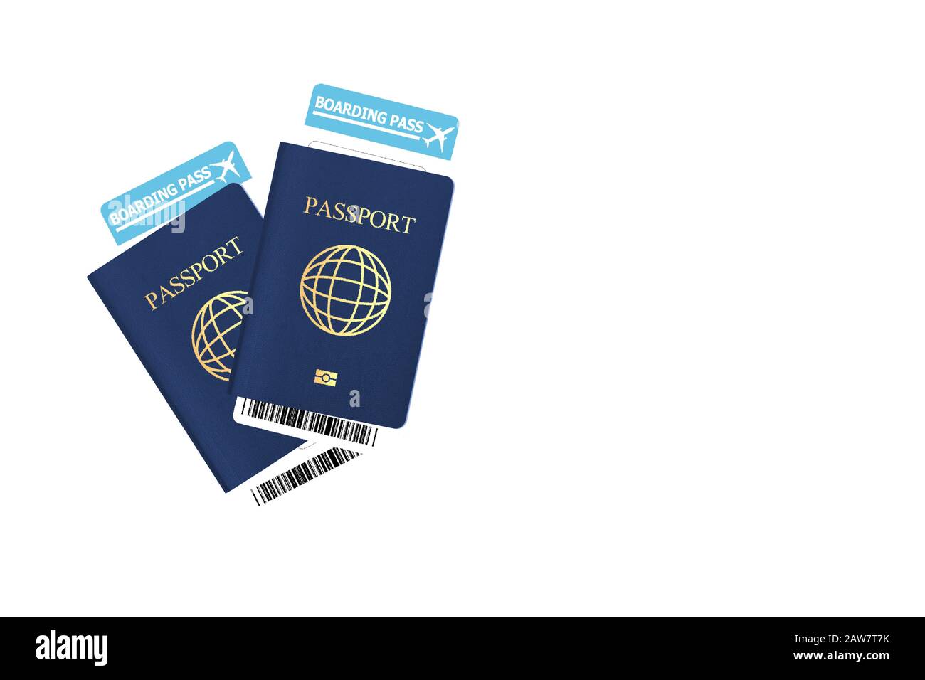 deux passeports bleus avec carte d'embarquement isolés sur fond blanc avec chemin de coupure. voyage, tourisme, vacances et concept de vacances. Banque D'Images