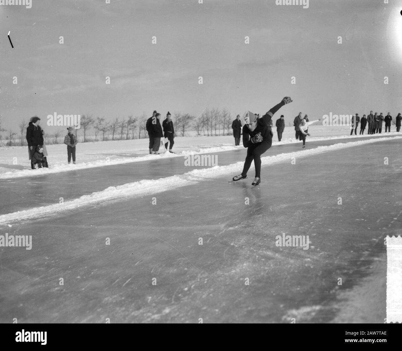 National long course in Jorword (FR.) Ard Schenk en action 500 mètres Date: 29 décembre 1964 mots clés: Patinage, sport Nom: Jorword, Schenk, Ard : Bilsen, Joop van / Anefo Titulaire du droit d'auteur: Archives nationales Type de matériel: Négatif (noir / blanc) numéro d'inventaire: Voir accès 2.24.01.04 Banque D'Images
