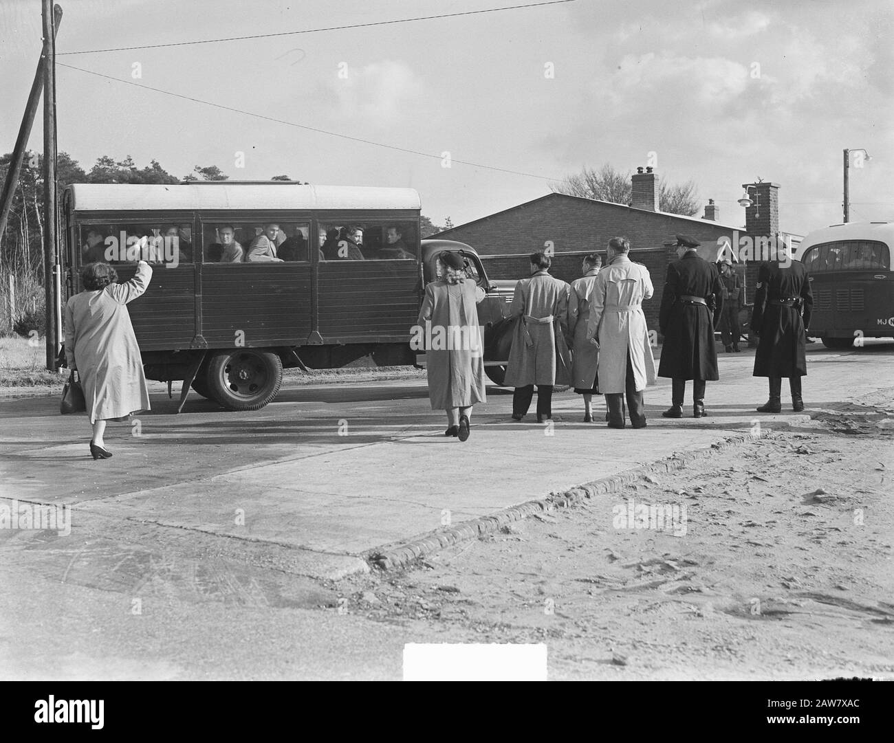Prisonnier de guerre néerlandais de retour de Russie à Amersfoort Annotation: Personnes impliquées qui avaient été dans le service militaire allemand Date: 11 novembre 1950 lieu: Amersfoort mots clés: Prisonnier de guerre, rapatriement Banque D'Images
