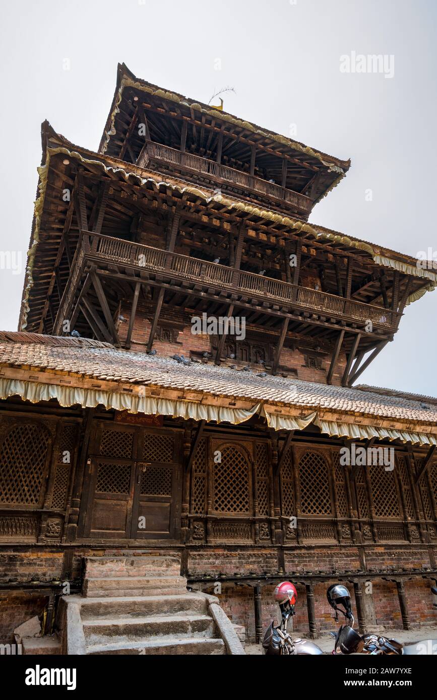 Temple de Dattatreya de trois étages, construit en 1427 à partir de bois d'un seul arbre. Bhaktapur, Vallée De Katmandou, Népal Banque D'Images